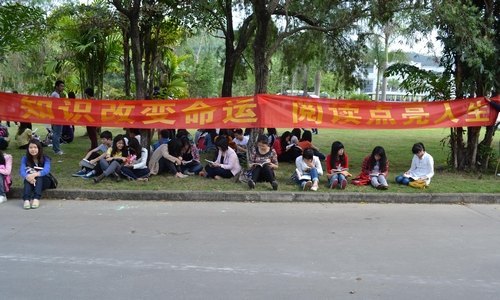 勤阅佳篇 博闻强识 经管系开展2013年“世界读书日”活动