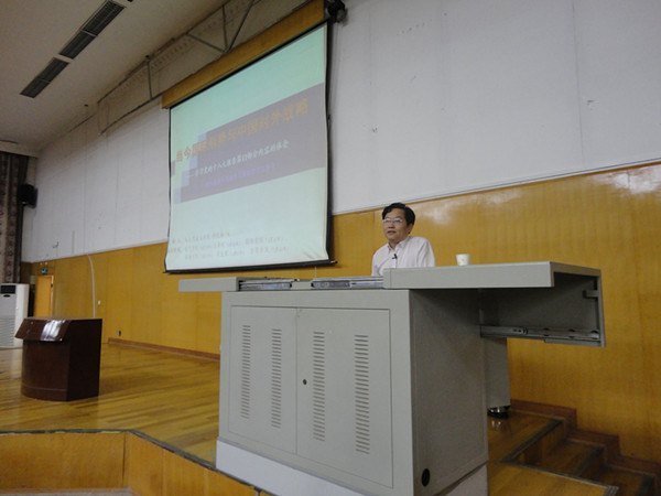 环境与城市建设学院举办党的十八大精神辅导报告