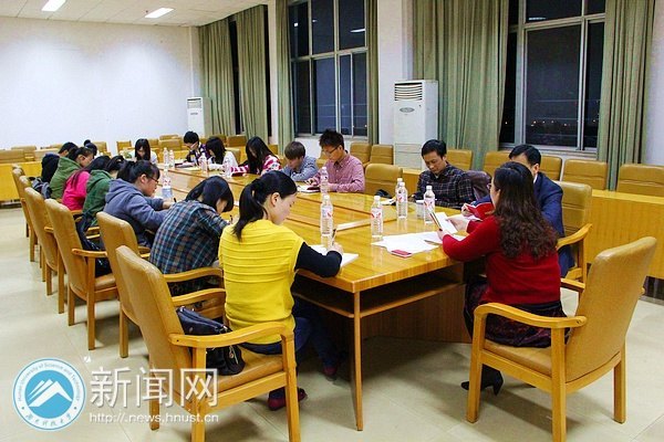 学科处与管理学院党支部结对学习党的十八大会议精神