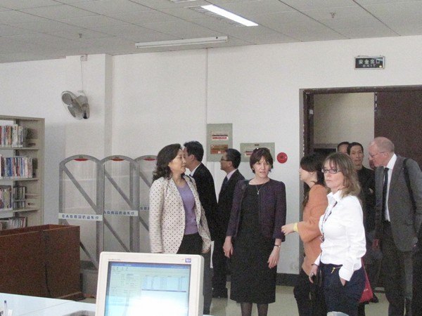 英国德蒙福特大学评估代表团访问武汉工程大学