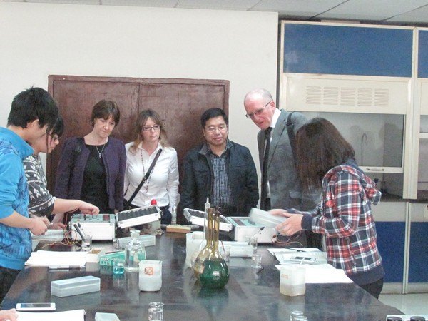 英国德蒙福特大学评估代表团访问武汉工程大学