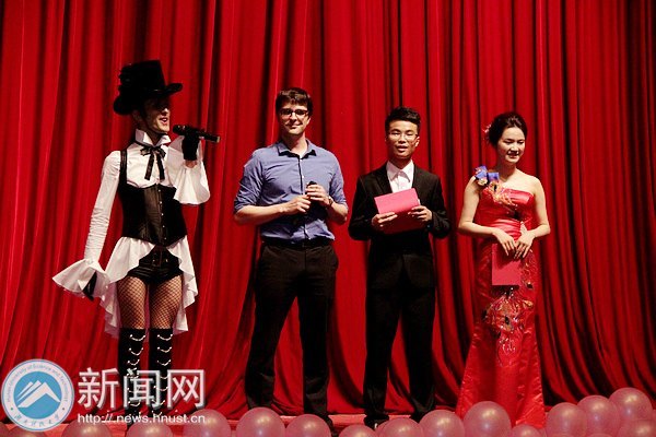 英语语言艺术团第四届Chris Cup英语演讲比赛完美收官