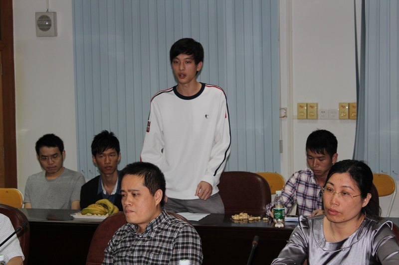 李润参加电信学院学科竞赛工作交流会