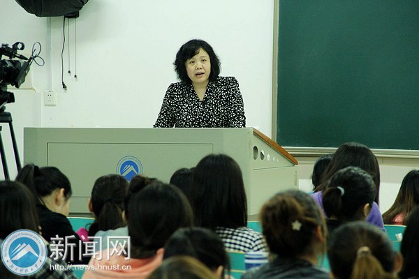 著名语言学家方梅教授来校谈互动交际中的语法