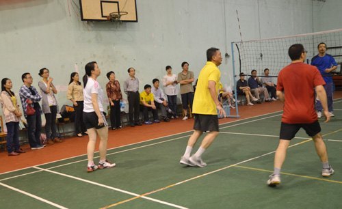 广西师范学院2013年教职工气排球比赛圆满结束