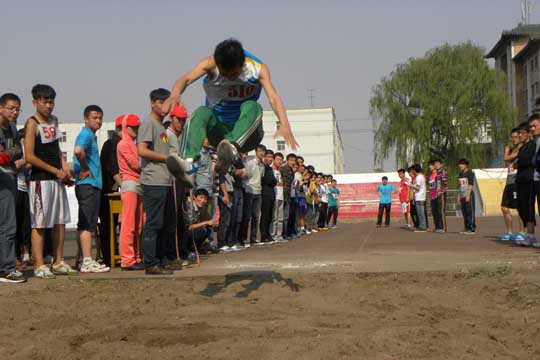 机械学院举办第二届田径运动会