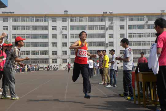 机械学院举办第二届田径运动会