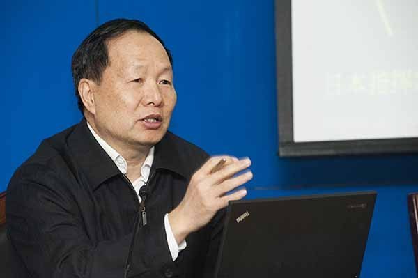 全国人大民族委员会副主任吴仕民来校考察并作报告