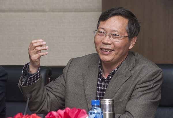 全国人大民族委员会副主任吴仕民来校考察并作报告