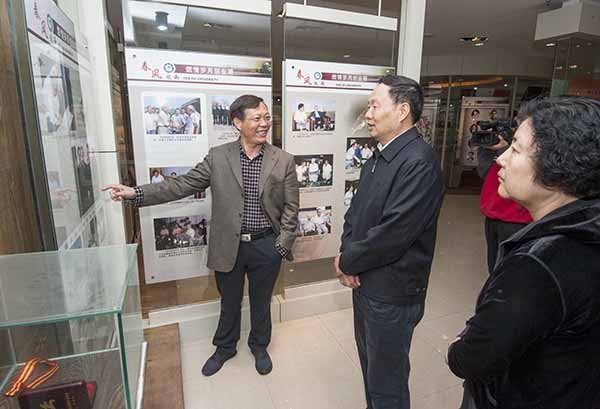 全国人大民族委员会副主任吴仕民来校考察并作报告