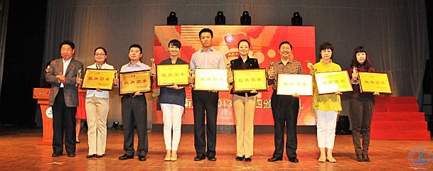 ���ϴ�ѧ���С��й��� �ഺ�Ρ�2013�����İ佱����