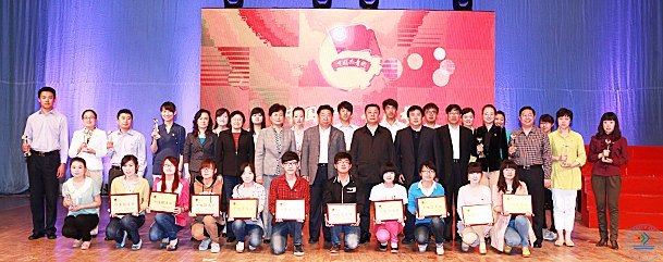 ���ϴ�ѧ���С��й��� �ഺ�Ρ�2013�����İ佱����