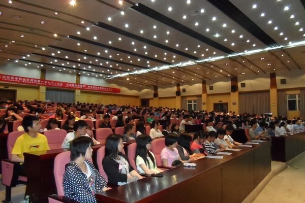 三明学院举行“青春建功中国梦”青年创业典型报告会