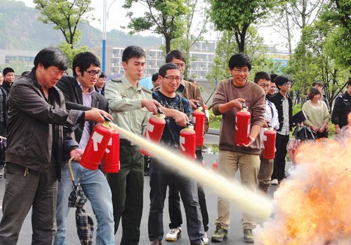 保卫处开展“消防安全知识教育及消防演练”