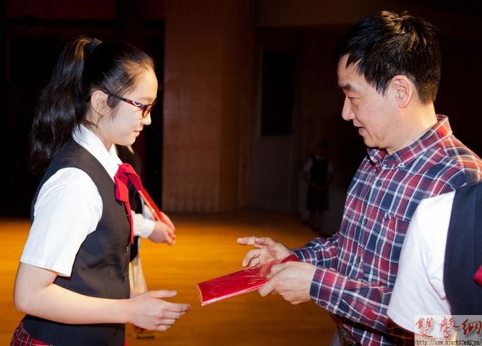 附中五四表彰大会暨首届“五月的鲜花”合唱节隆重举行