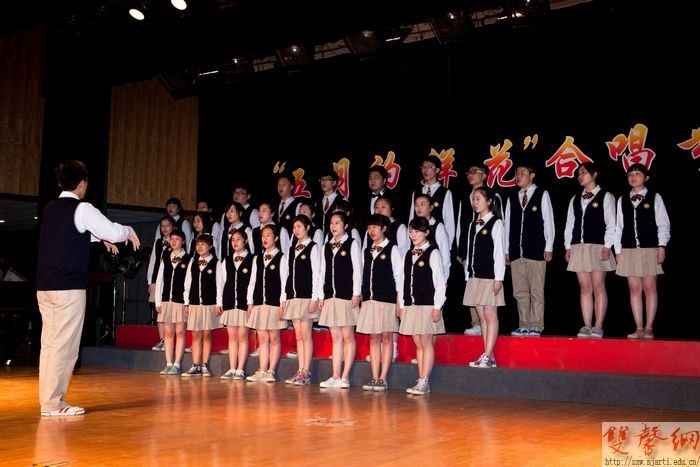 附中五四表彰大会暨首届“五月的鲜花”合唱节隆重举行