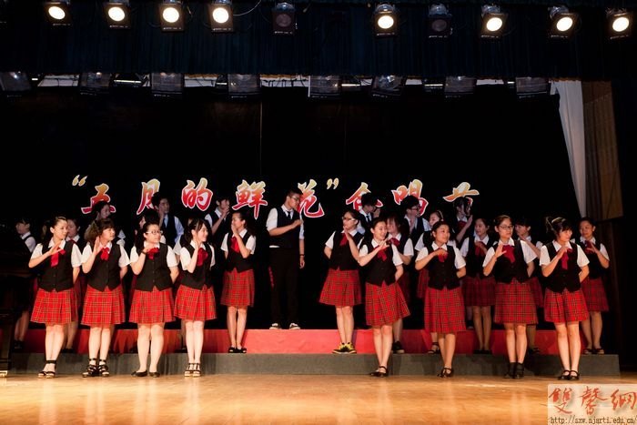 附中五四表彰大会暨首届“五月的鲜花”合唱节隆重举行