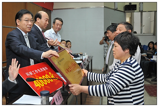 晋中学院在图书馆召开第一届科研工作会议