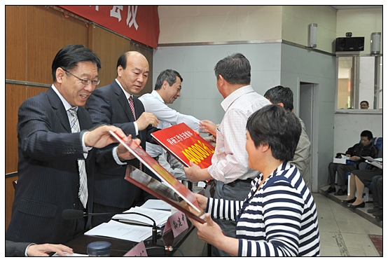 晋中学院在图书馆召开第一届科研工作会议