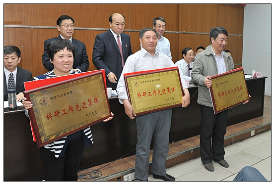 晋中学院在图书馆召开第一届科研工作会议