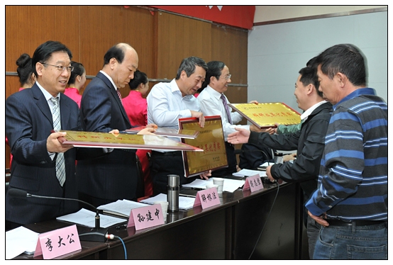 晋中学院在图书馆召开第一届科研工作会议