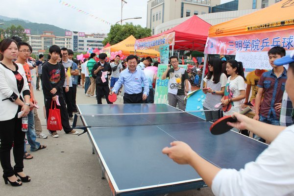 首届社团活动月暨第三届社团嘉年华活动开幕