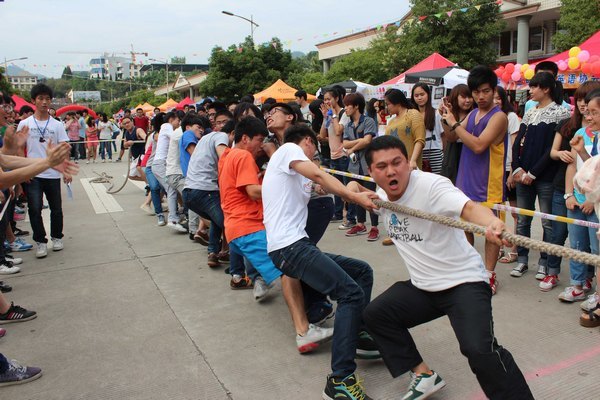 首届社团活动月暨第三届社团嘉年华活动开幕