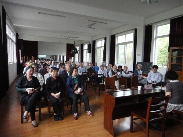 离退休教职工党委举行学习党的十八大精神辅导报告会