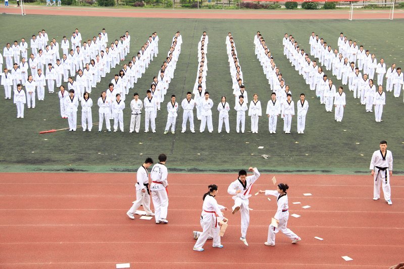 三峡大学科技学院第八届田径运动会隆重举行