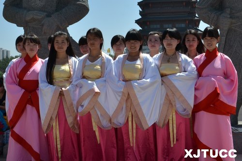 诵读经典,感恩母亲——西安交通大学城市学院母亲节为天下母亲送祝福