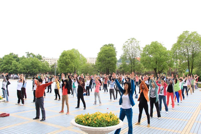 三峡大学科技学院举行第八届教职工趣味运动会