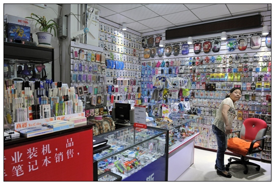 新校区学生服务中心：优质、快捷、方便、品种繁多