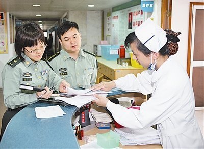 《解放军报》:二医大东方肝胆外科医院加强机关作风建设