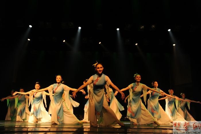 2009级舞蹈表演班毕业汇报演出成功上演