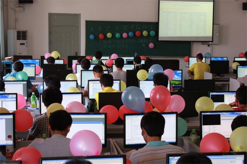 ������ҵ��ѧ���е��߽��ѧ��������ƴ���