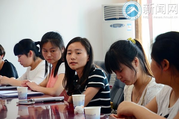 校长刘德顺送别24名赴泰、赴菲汉语志愿者 温情满席