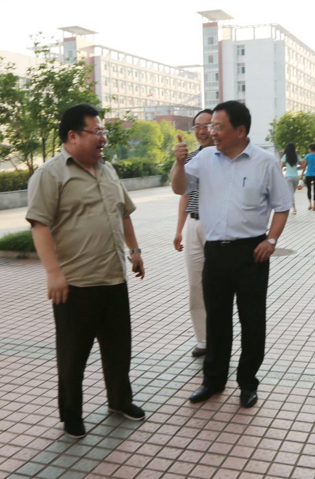 省人大常委、内务司法委副主任陈东有教授应邀来南昌工学院讲…