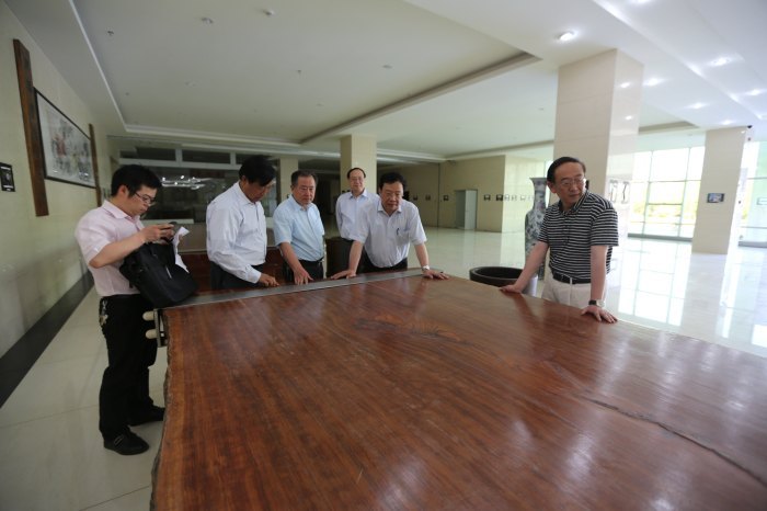 省人大常委、内务司法委副主任陈东有教授应邀来南昌工学院讲…