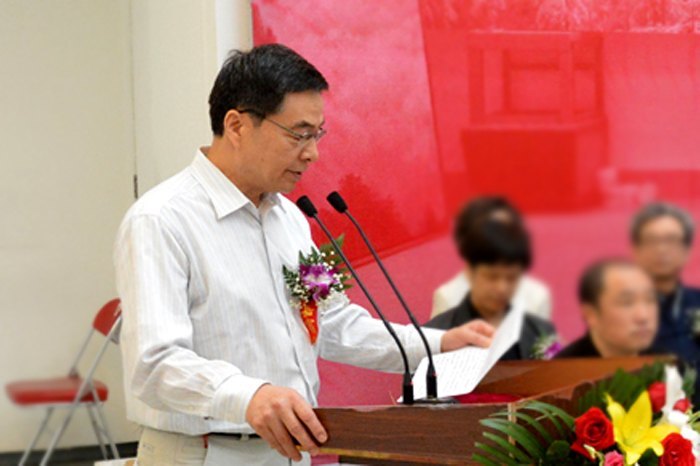 “冯健亲油画新作展”在京举行