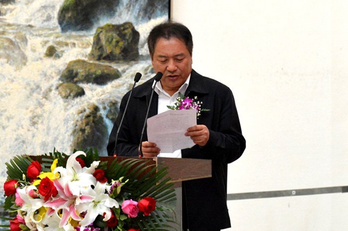 “冯健亲油画新作展”在京举行