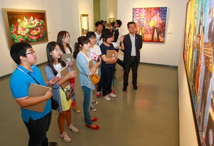 “冯健亲油画新作展”在京举行