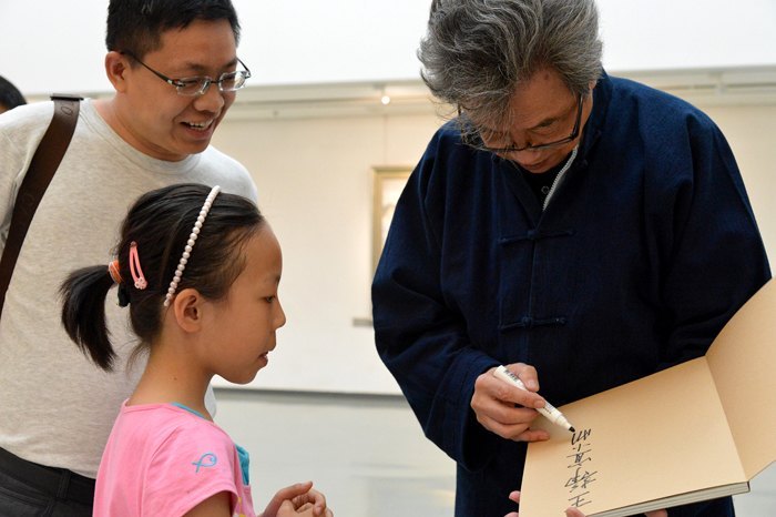 “冯健亲油画新作展”在京举行