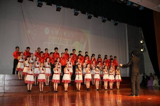 (图文)安徽工业大学工商学院合唱团在安工大大学生合唱比赛中勇夺桂冠