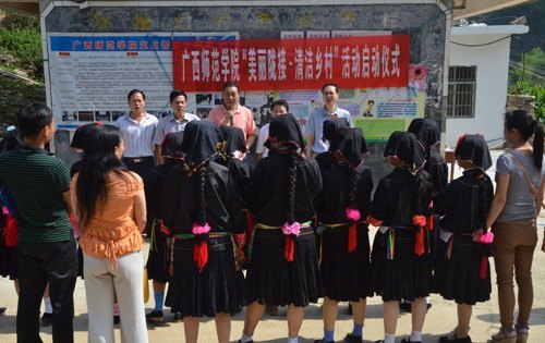 刘力书记率队赴广西师范学院扶贫联系点开展“美丽陇接•清洁乡村”活动