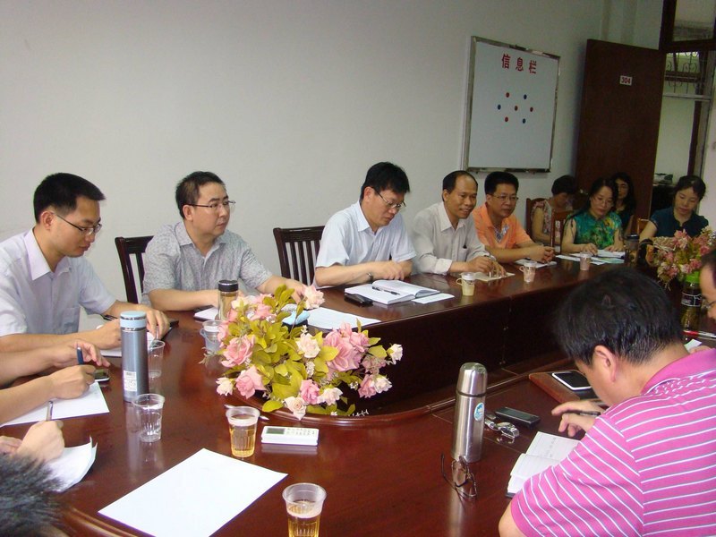 凌靖波书记到思想政治理论课教学部调研