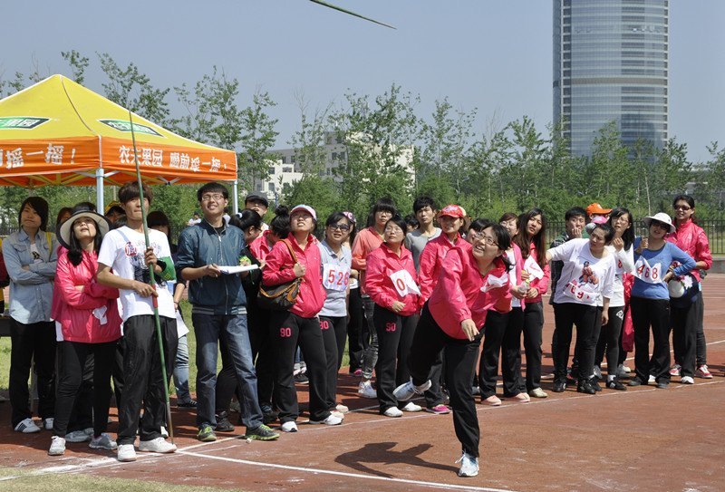 ��̨��ѧ�ľ�ѧԺ2013�괺���˶���¡�ؿ�Ļ