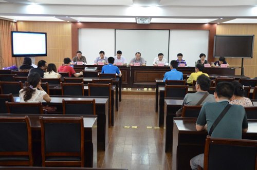 广西师范学院召开2013年两校区校内部分到期铺面公开招租投标报价现场会