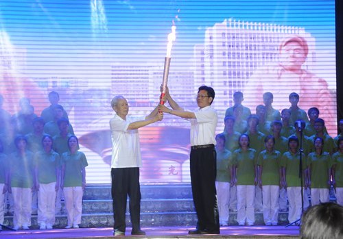 广东石油化工学院隆重举行2013年共青团五四颁奖礼暨2013—2014年奋斗主题文化建设启动仪式