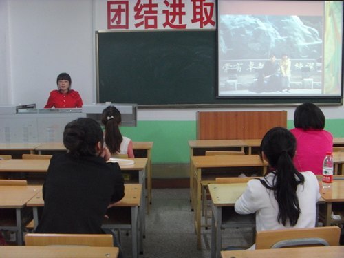 中药学院举行“感恩母校行”汇报演讲中药学院举行“感恩母校行”汇报演讲