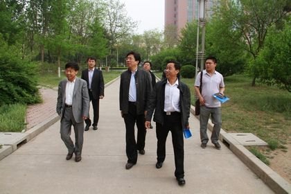 ������ѧУ���˸���һ�е�������ѧ�������